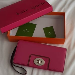 Kate spade wristlet wallet pink
